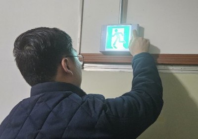 피난구 유도등 예비전원 점검.jpg